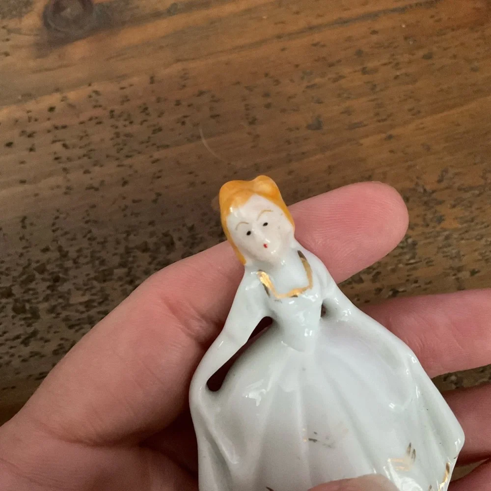 VINTAGE‎ MADE IN JAPAN FANCY LADY FIGURINE